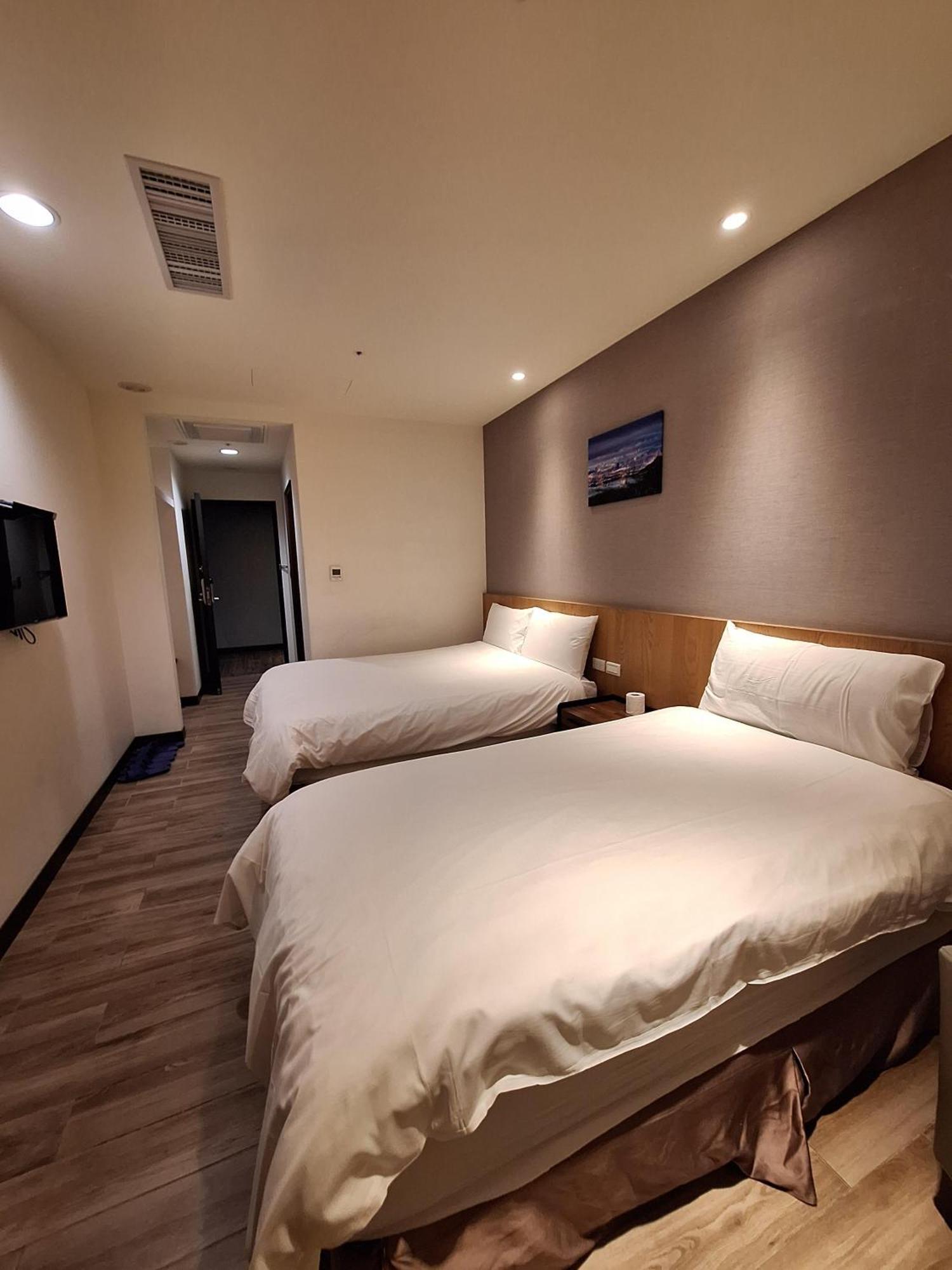 Honest & Warm Hotel Taoyuan Exterior foto